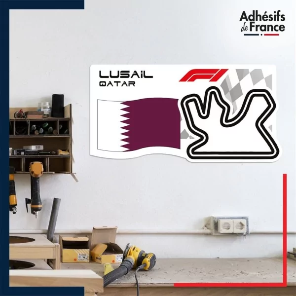 Adhésif grand format Formule 1 - Circuit F1 de Lusail avec drapeau du Qatar