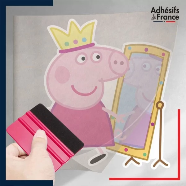 stickers sous film transfert Peppa Pig - Peppa en princesse devant son miroir