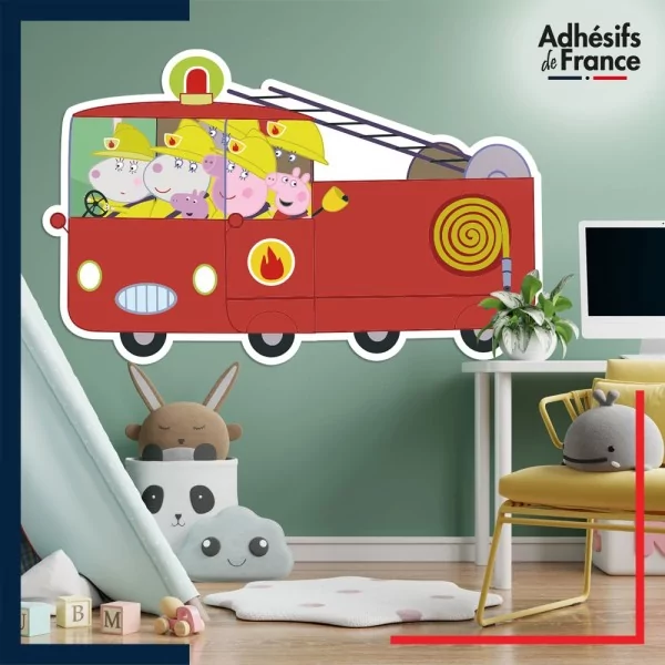 Adhésif grand format Peppa Pig - Peppa dans camion pompier