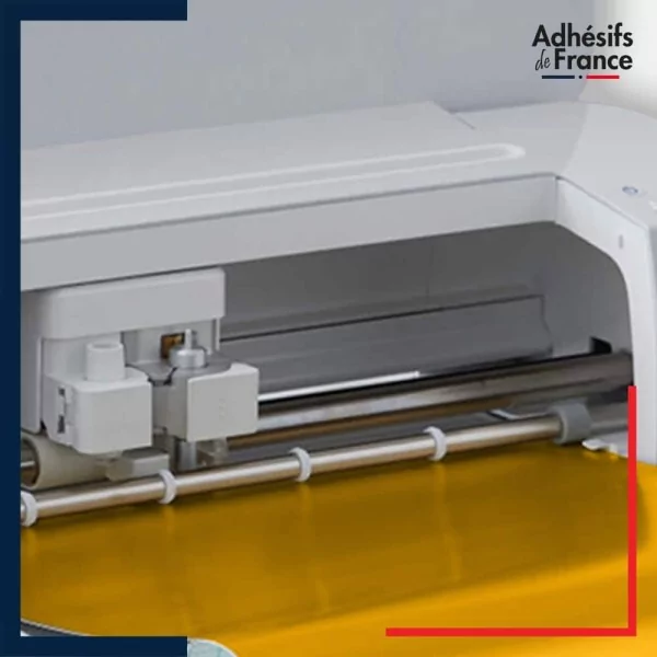 machine découpe adhesif vinyle jaune signal